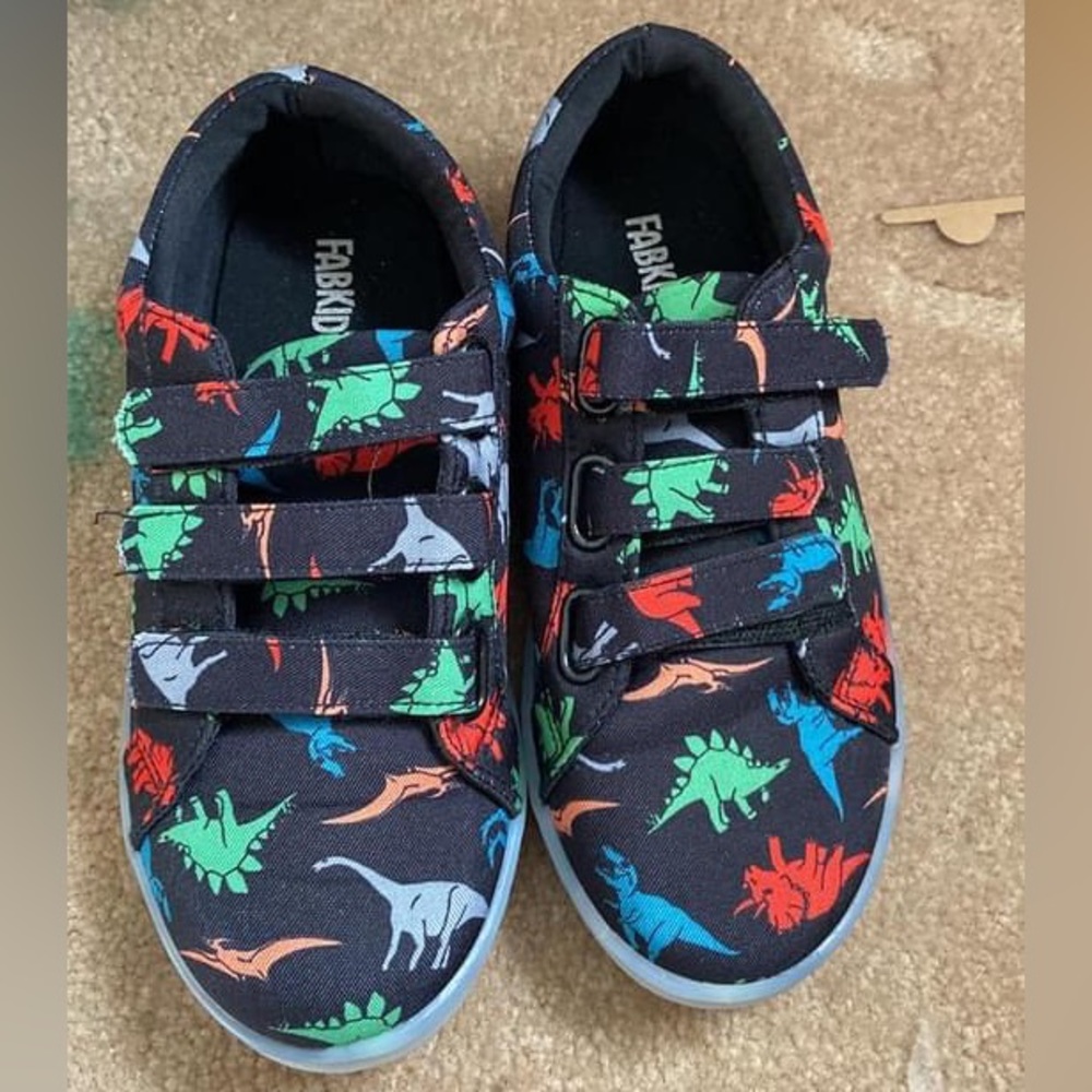 New Kids dinosaur light up shoe